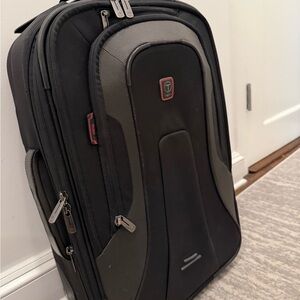 Tumi Black & Gray Presidio International Carry-On Suitcase 6722D 22”